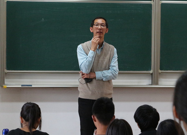 【乐鱼leyu(中国)新生导航系列讲座】Learn to learn--乐鱼leyu(中国)院长与14级学生亲密接触
